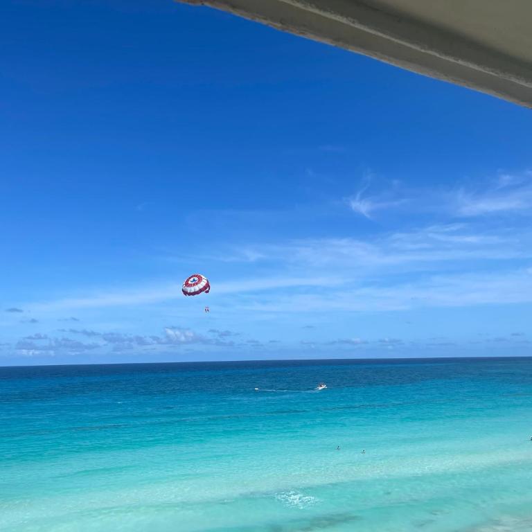 Seashore Apartment Cancun - Deluxe Double Room with Balcony and Sea View - 6