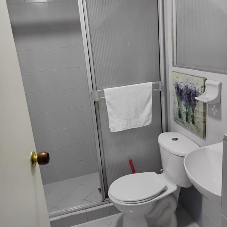 Habitación BBB, cómoda y bien ubicada - Double Room with Private Bathroom - 5