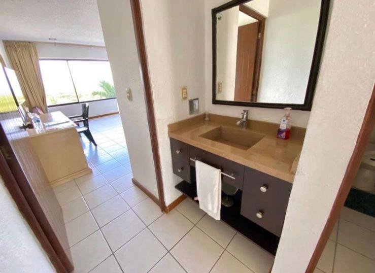 Beachfront Apartment in Cancun - One-Bedroom Apartment - 8