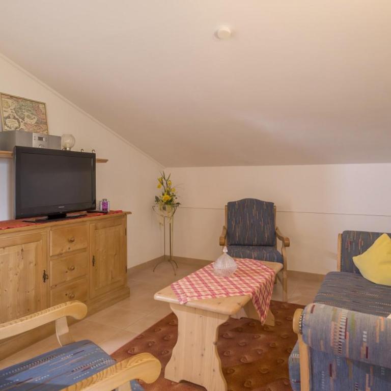 3 Sterne Komfortable Ferienwohnung mit einem Traum Blick zu den Bergen Sauna Spielzimmer Küche Garage 27 - Apartment - 3