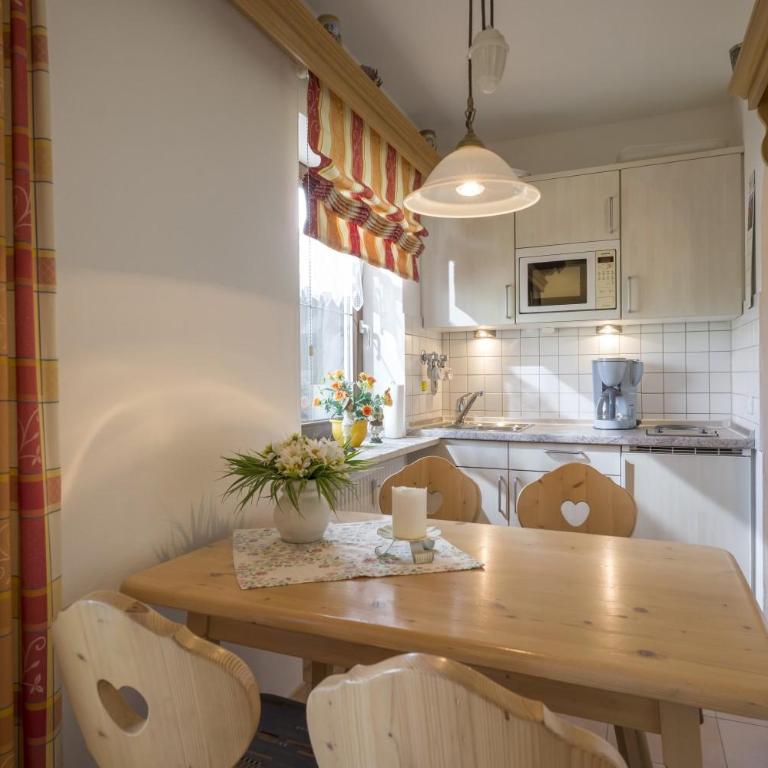 3 Sterne Komfortable Ferienwohnung mit einem Traum Blick zu den Bergen Sauna Spielzimmer Küche Garage 27 - Apartment - 5