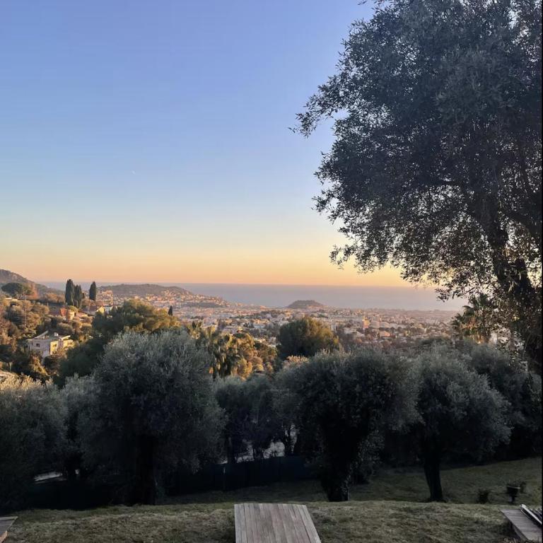 Villa, piscine et vue mer exceptionnelle à Nice - Maison 4 Chambres - 15