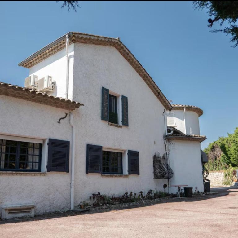 Villa, piscine et vue mer exceptionnelle à Nice - Maison 4 Chambres - 52