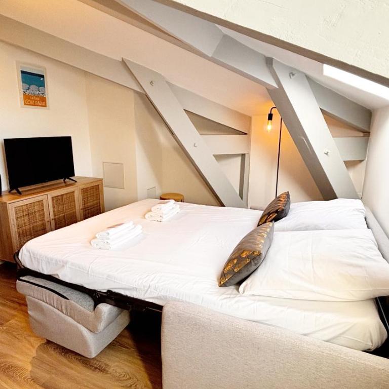 Proche gare, 5min Plage du Midi, T3, 6 personnes By Palmazur Vacances - Apartment mit 2 Schlafzimmern - 24