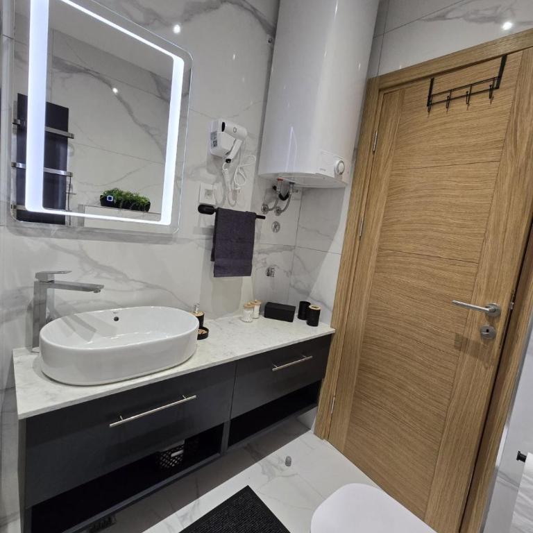 Apartmani Balkan Square - Studio Apartment with Balcony - 8