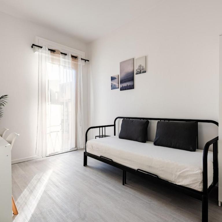 Family & Friends - 2min to Tram - 8min to Station - Appartamento con 2 Camere da Letto - 22