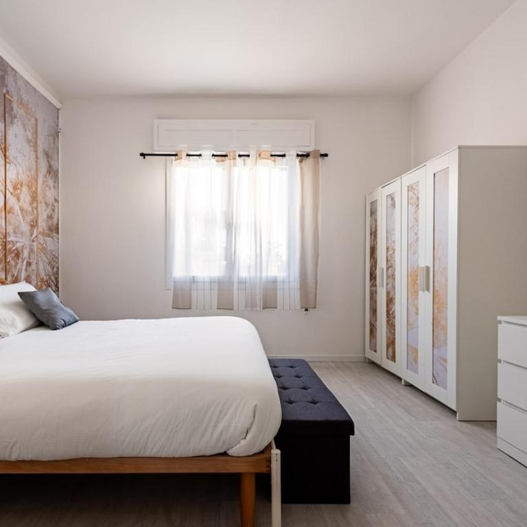 Family & Friends - 2min to Tram - 8min to Station - Appartamento con 2 Camere da Letto - 12