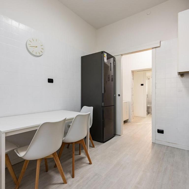 Family & Friends - 2min to Tram - 8min to Station - Appartamento con 2 Camere da Letto - 7
