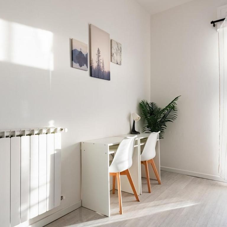 Family & Friends - 2min to Tram - 8min to Station - Appartamento con 2 Camere da Letto - 26