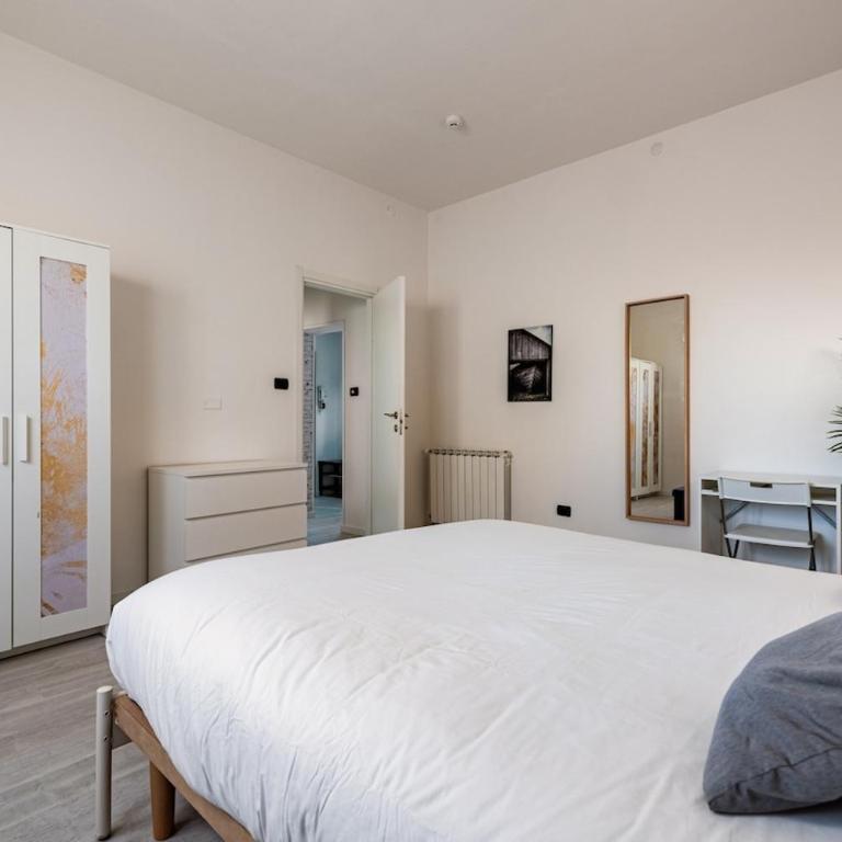 Family & Friends - 2min to Tram - 8min to Station - Appartamento con 2 Camere da Letto - 13