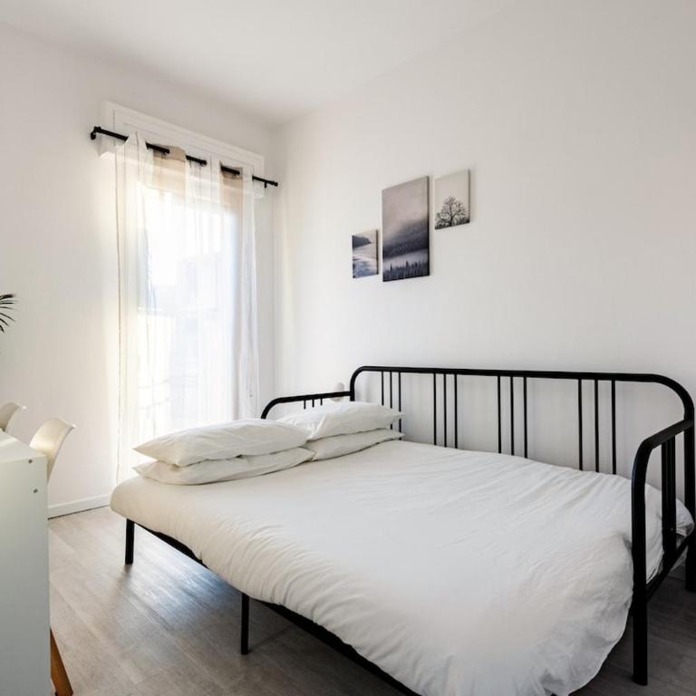 Family & Friends - 2min to Tram - 8min to Station - Appartamento con 2 Camere da Letto - 23