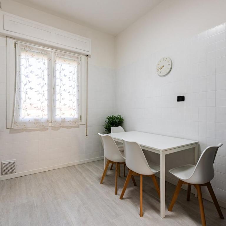 Family & Friends - 2min to Tram - 8min to Station - Appartamento con 2 Camere da Letto - 8