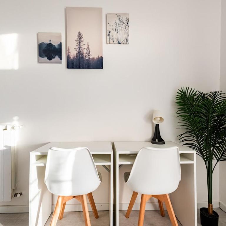 Family & Friends - 2min to Tram - 8min to Station - Appartamento con 2 Camere da Letto - 25