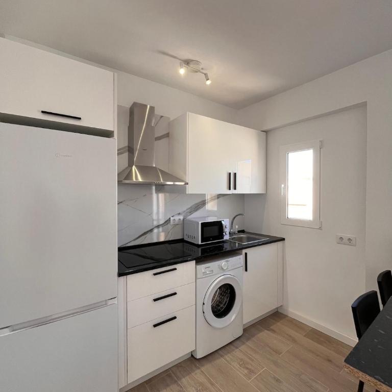 Apartamento moderno en Almería centro - Two-Bedroom Apartment - 13
