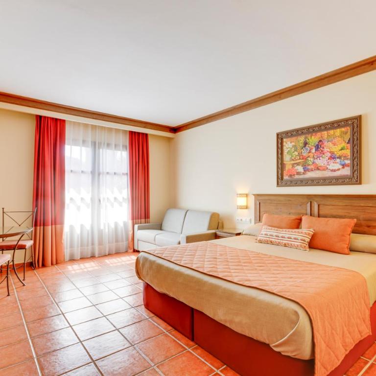 PortAventura Hotel Roulette - Includes unlimited access to PortAventura Park & 1 access to Ferrari Land - Habitación Cuádruple con acceso a PortAventura Park (2 adultos + 2 niños) + 1 acceso a Ferrari Land - 3