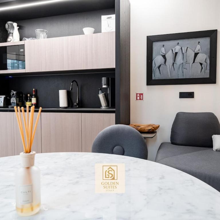 GoldenSuitesItaly Duomo Luxury Apartment 1 - One-Bedroom Apartment - 8