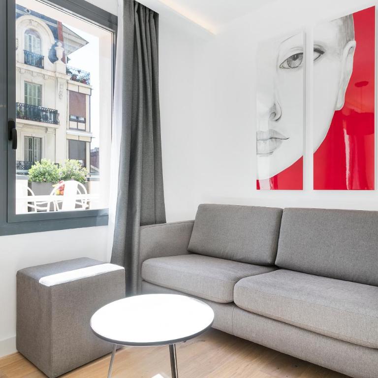 Murmuri Residence Mercader - Luxury two-Bedroom Apartment with Terrace - 6