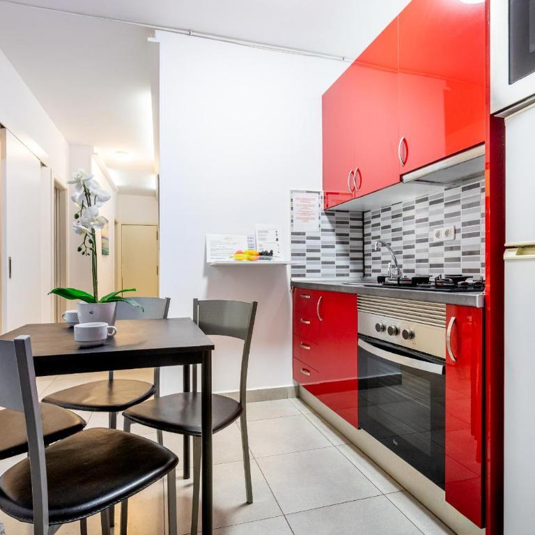 1012 Los Cristianos front row sea, pool free WiFi - Apartamento de 2 dormitorios - 25
