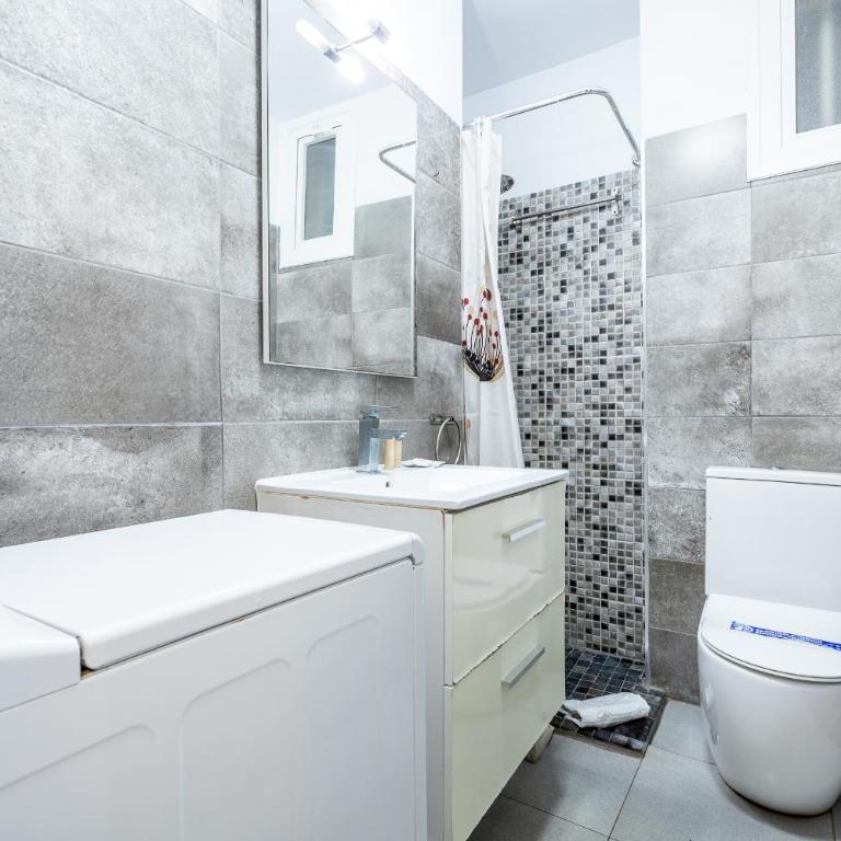 1012 Los Cristianos front row sea, pool free WiFi - Apartamento de 2 dormitorios - 20