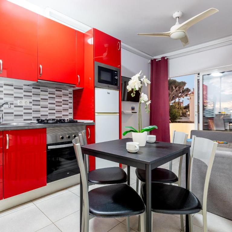 1012 Los Cristianos front row sea, pool free WiFi - Apartamento de 2 dormitorios - 3