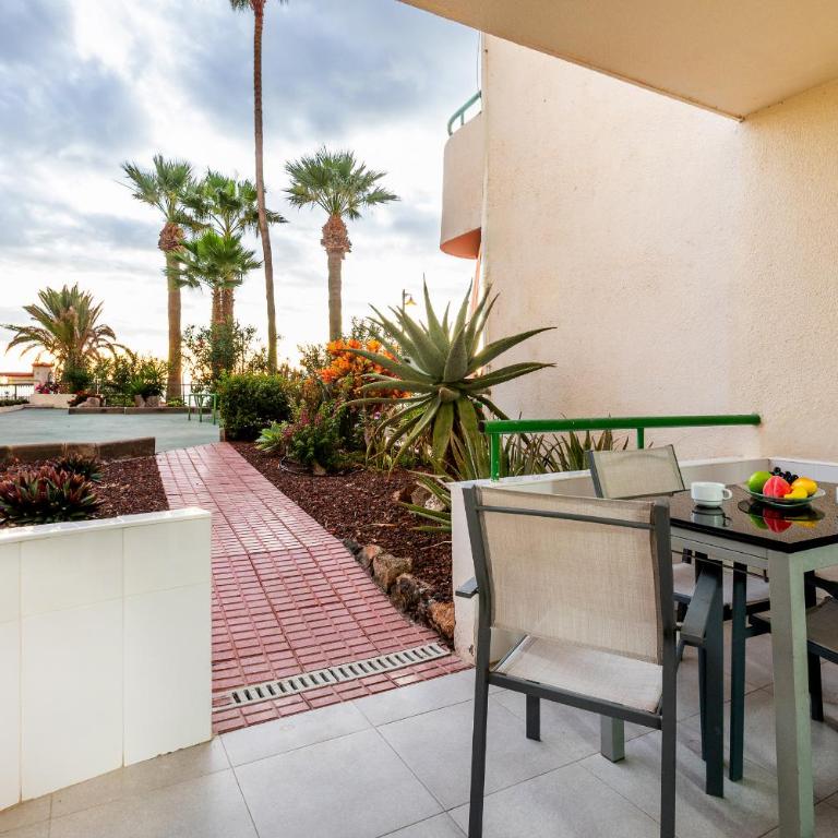 1012 Los Cristianos front row sea, pool free WiFi - Apartamento de 2 dormitorios - 1