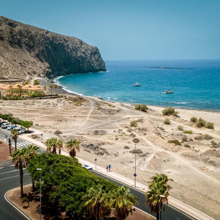1012 Los Cristianos front row sea, pool free WiFi - Apartamento de 2 dormitorios - 23