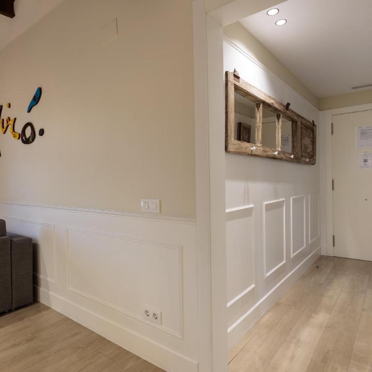 Enjoybcn Miro Apartments - Three-Bedroom Apartment with View - 14