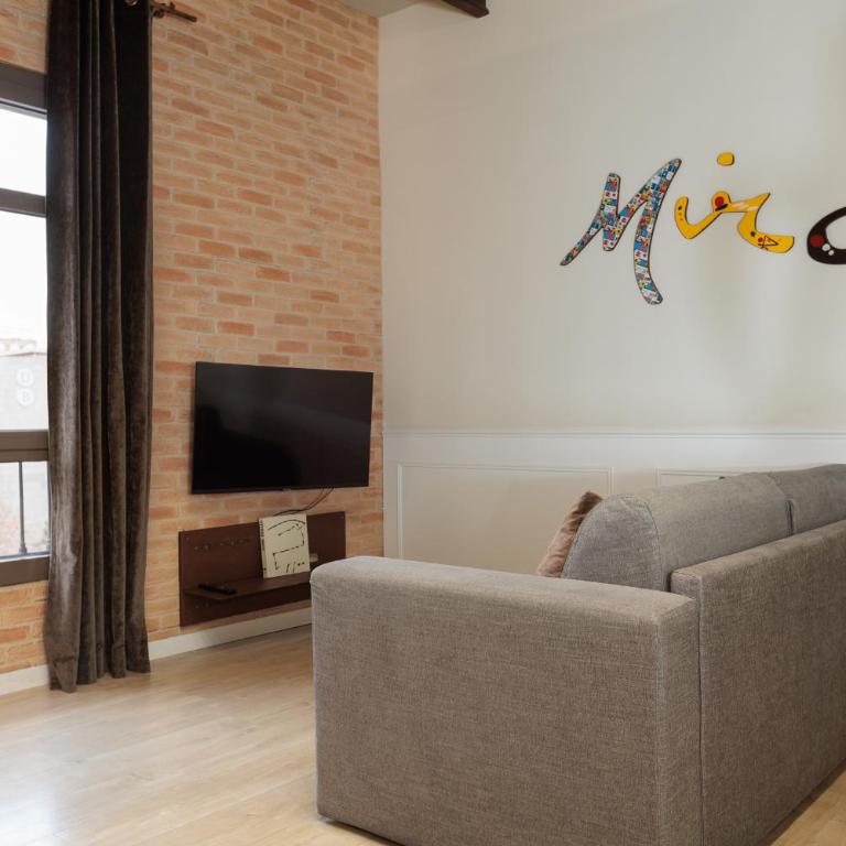 Enjoybcn Miro Apartments - Three-Bedroom Apartment with View - 11
