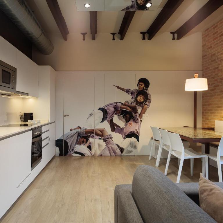 Enjoybcn Miro Apartments - Three-Bedroom Apartment with View - 17