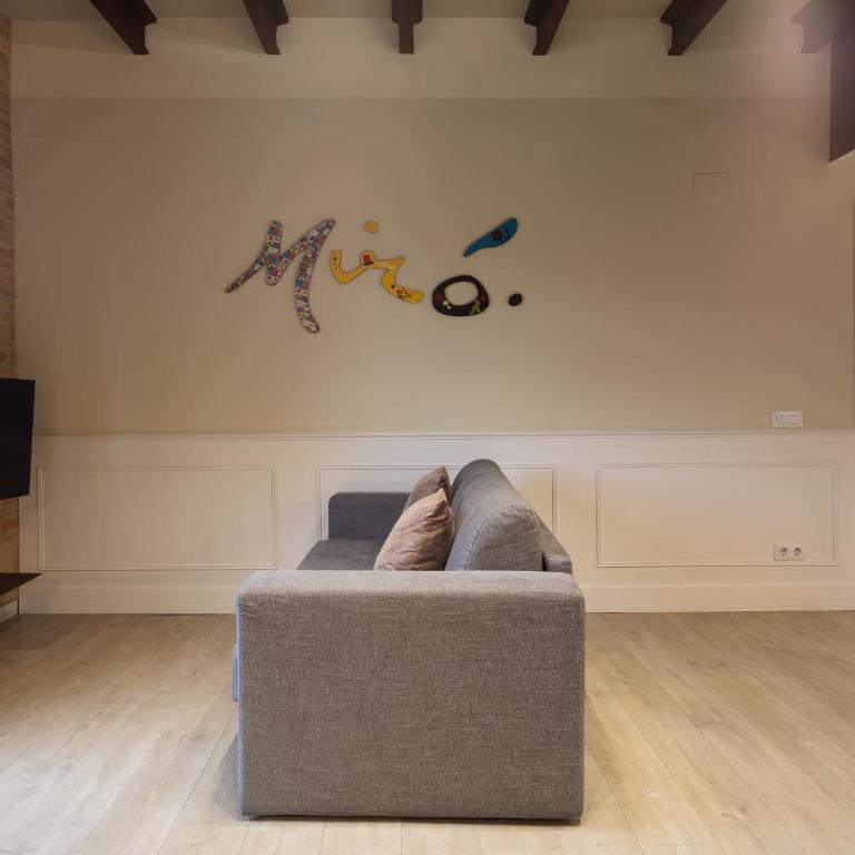Enjoybcn Miro Apartments - Three-Bedroom Apartment with View - 9