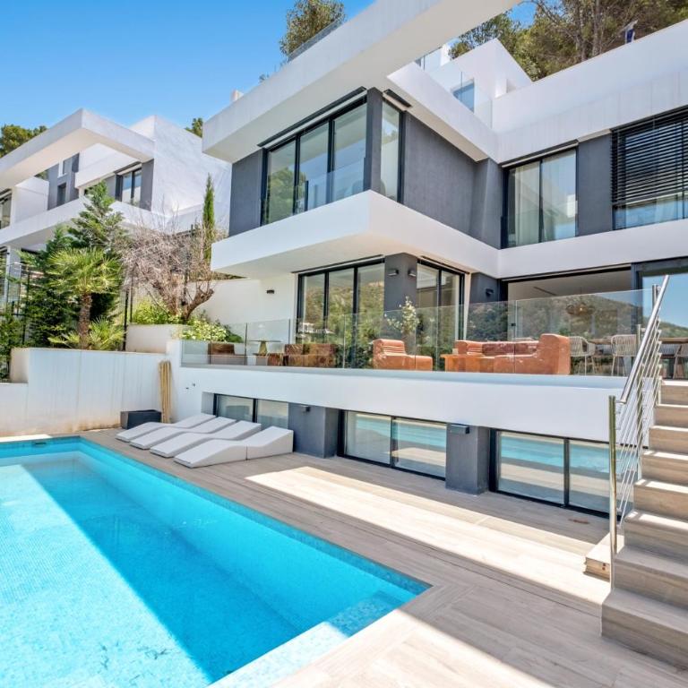 Villas Pinares - Sea,City,Mountain Views, Gym SaltPool BBQ - Beach 2km, City 5km - Villa with Private Pool - 28