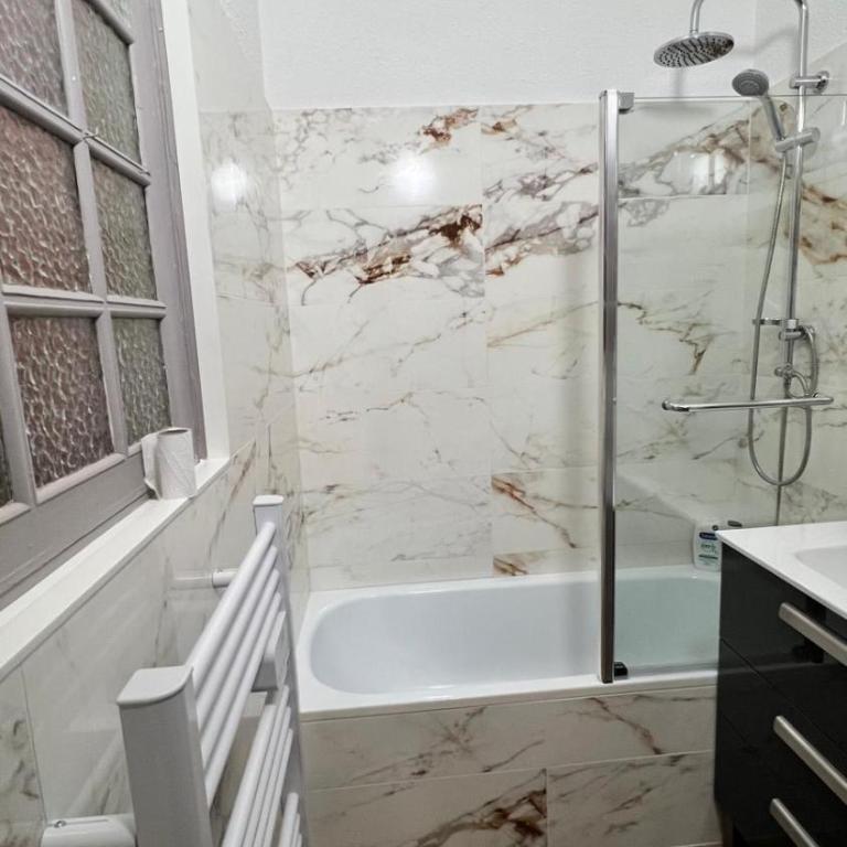 Appartement Les Halles , Climatisation, Terrasse, Garage - Apartment mit 2 Schlafzimmern - 20