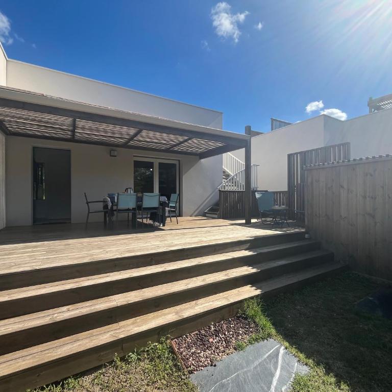 AGENCE JF IMMO -Belle villa climatisee 6 pers proche plage solarium piscine collective- V0755 - Villa 2 Chambres - 17