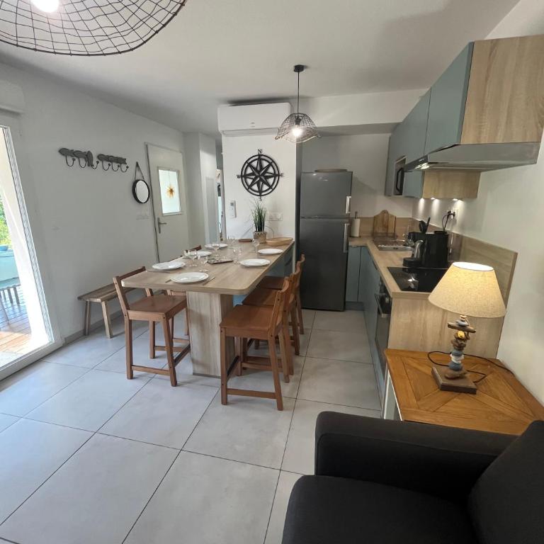 AGENCE JF IMMO -Belle villa climatisee 6 pers proche plage solarium piscine collective- V0755 - Villa 2 Chambres - 35