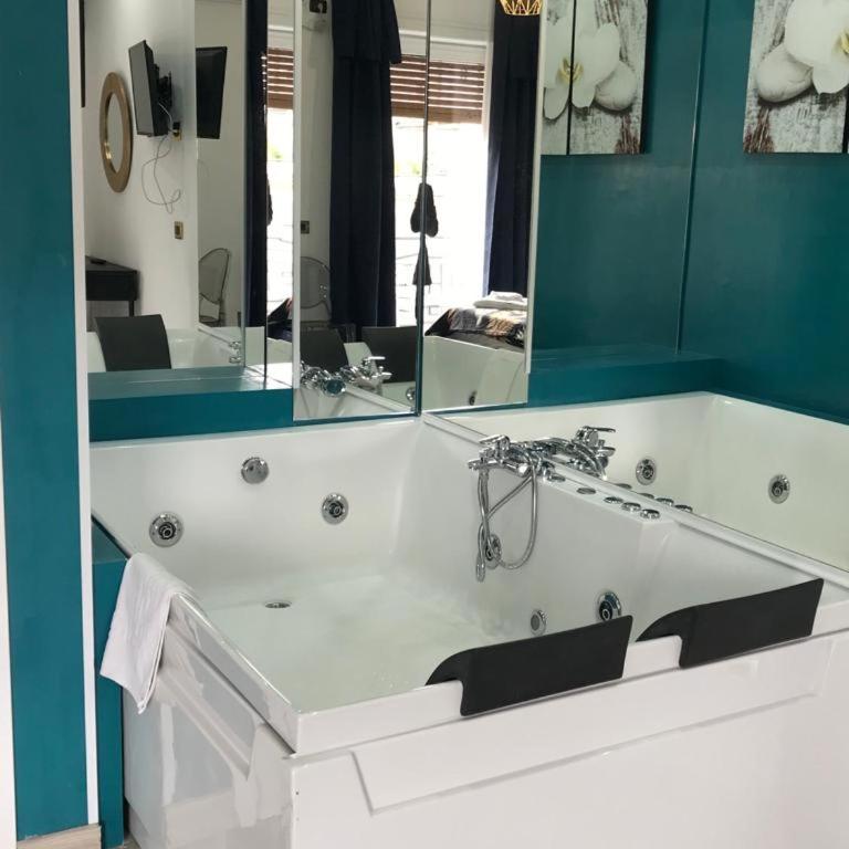 Mirosa Bed and Breakfast - Camera King con Vasca Idromassaggio - 10