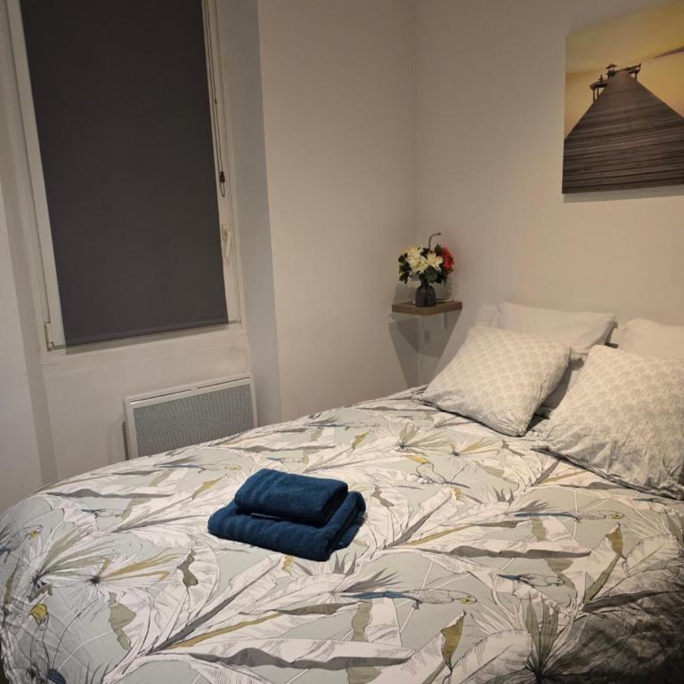 City and Sea - One-Bedroom Apartment - 5