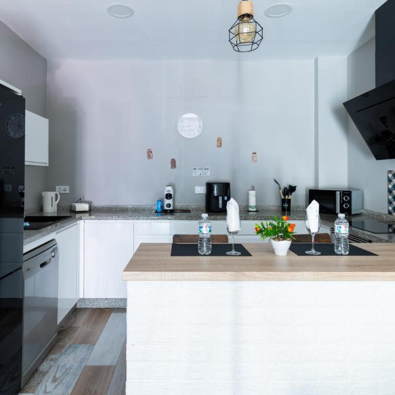 Apartamento con Piscina a 7 minutos de la Playa - Two-Bedroom Apartment - 3