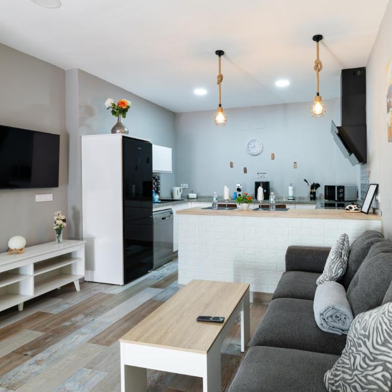 Apartamento con Piscina a 7 minutos de la Playa - Two-Bedroom Apartment - 2
