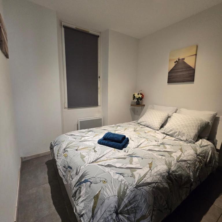 City and Sea - One-Bedroom Apartment - 18