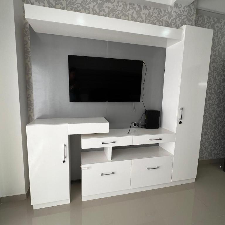 Luxury and comfort in the heart of Urbarí, Santa Cruz - Three-Bedroom Apartment - 2