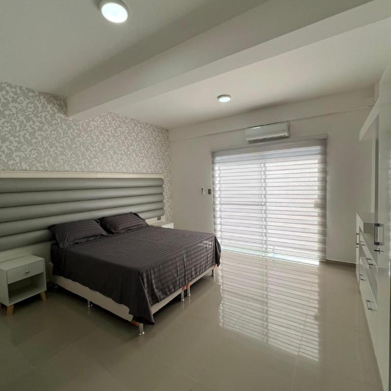 Luxury and comfort in the heart of Urbarí, Santa Cruz - Three-Bedroom Apartment - 32