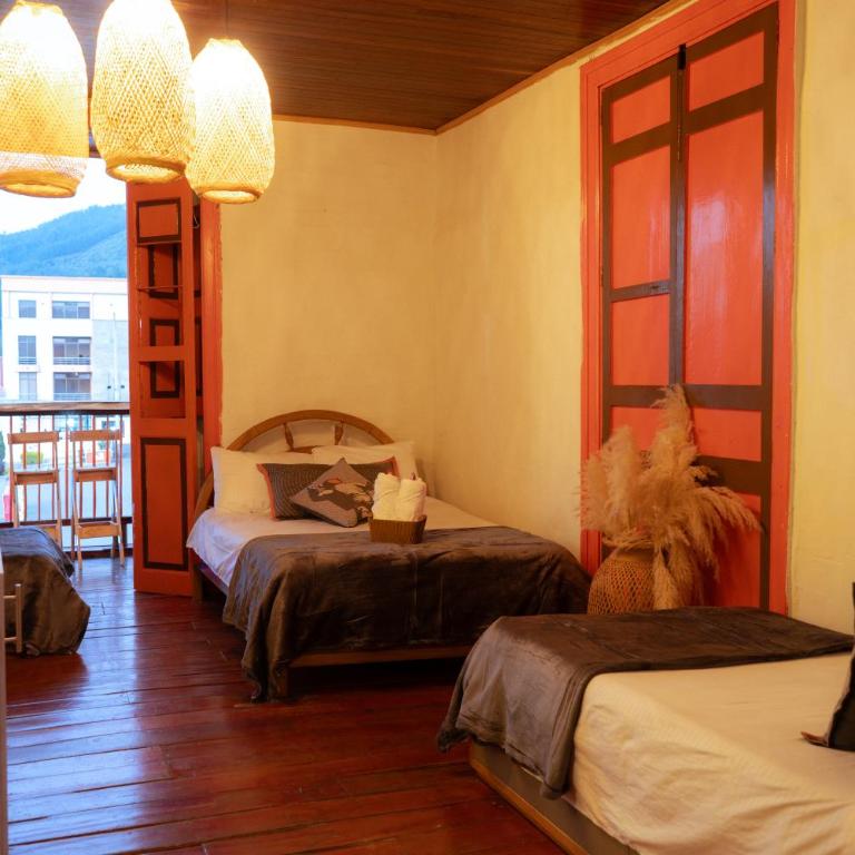 Hotel Colonial Abejorral - Habitación Cuádruple con baño privado - 7
