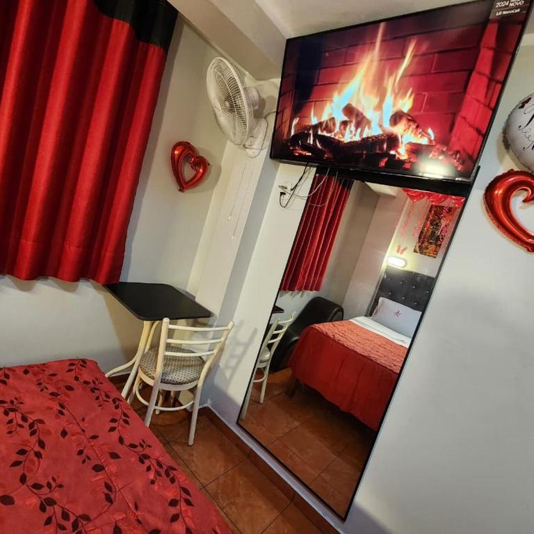 Visita Lima con excelente ubicación, wifi gratis y vistas en "Hostal Paris" - Suite Deluxe con cama extragrande - 7