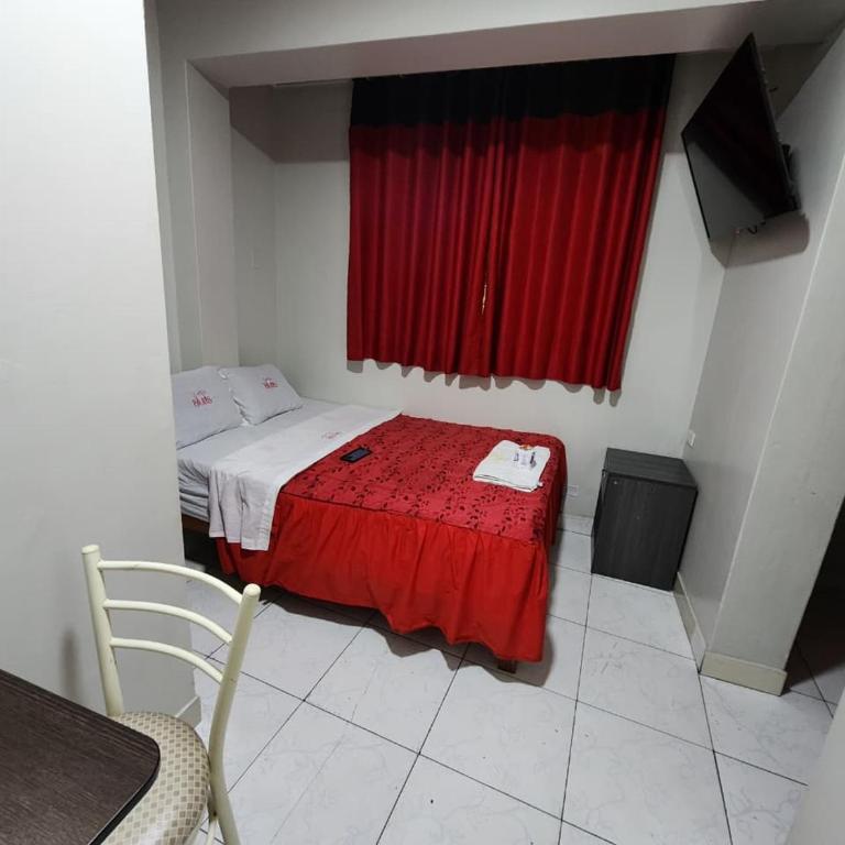 Visita Lima con excelente ubicación, wifi gratis y vistas en "Hostal Paris" - Habitación Doble con baño privado - 8