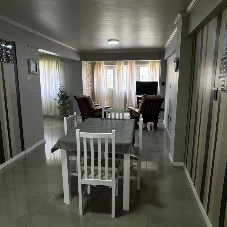 Hermoso Departamento Completo en PB - Two-Bedroom Apartment - 1