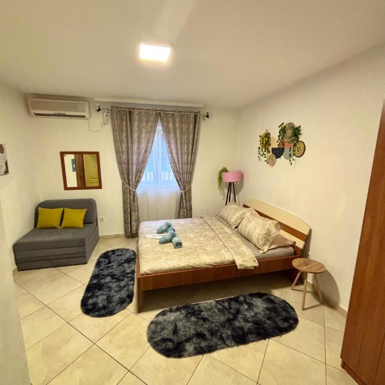 Apartments Djurovic - Double Room with Balcony and Sea View - 10