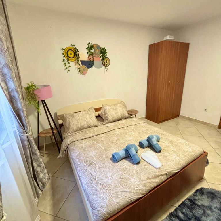 Apartments Djurovic - Double Room with Balcony and Sea View - 11
