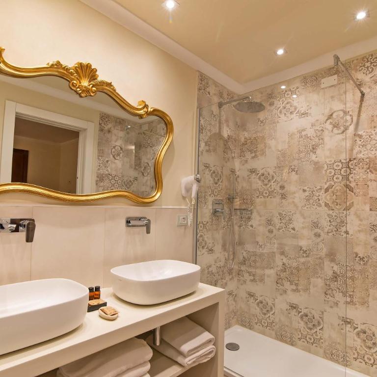 Hotel Porta Faenza - Quadruple Room - 11