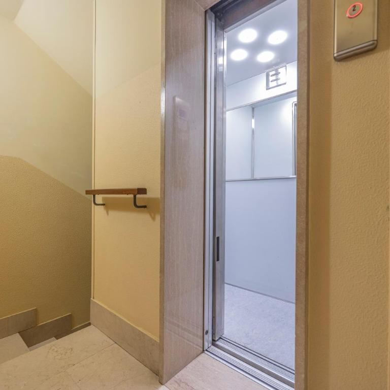 Arena Marconi 37 - Appartamento con 2 Camere da Letto - 55