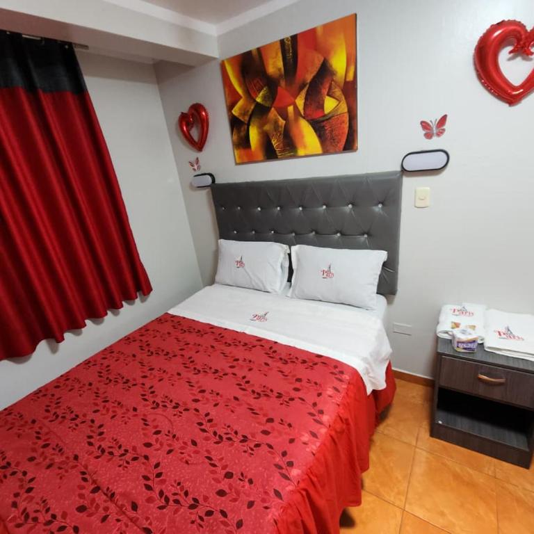 Visita Lima con excelente ubicación, wifi gratis y vistas en "Hostal Paris" - Habitación Doble con bañera de hidromasaje - 2